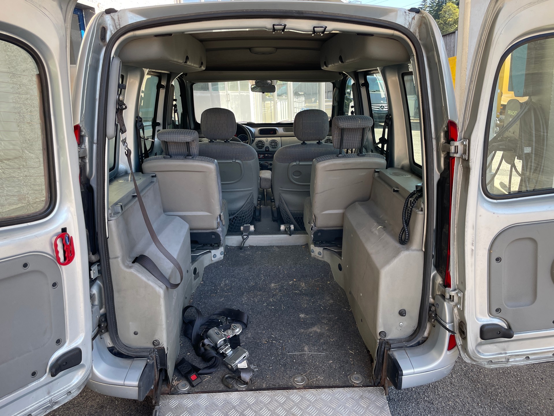 RENAULT Kangoo 1.6 16V Alizé Automatic-image-12