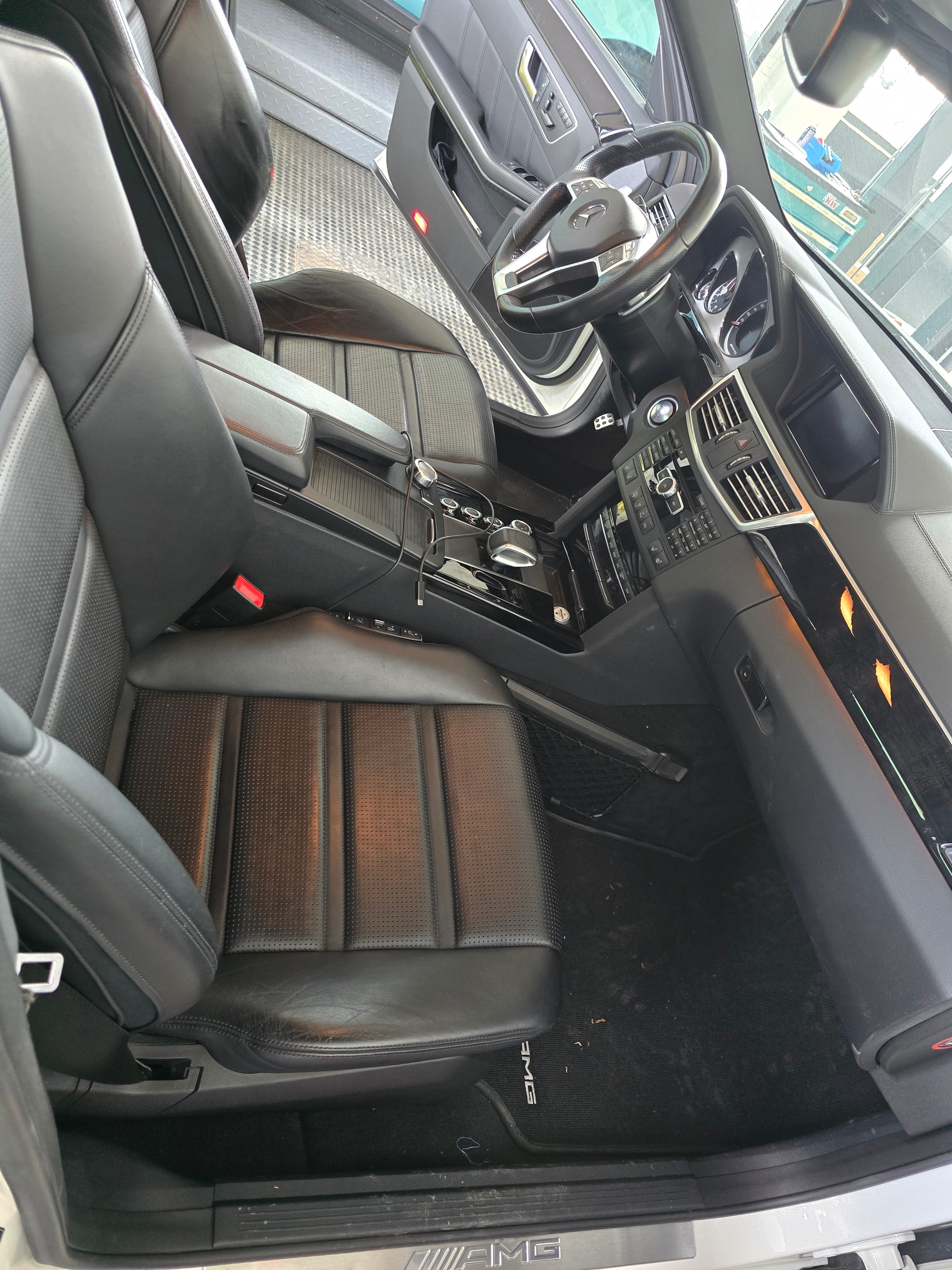 MERCEDES-BENZ E 63 CGI AMG 7G-Tronic-image-5