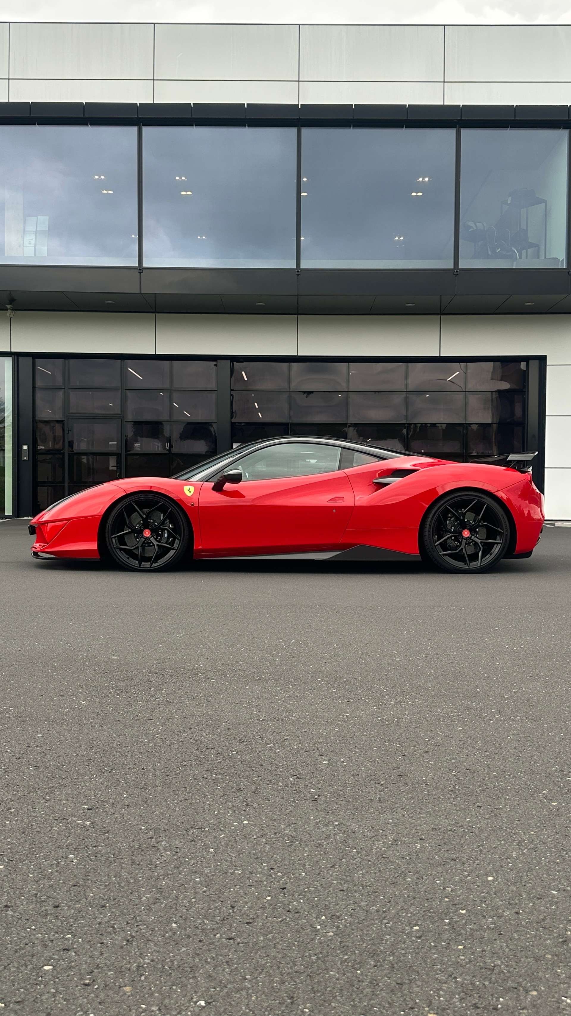 FERRARI 488 GTB 3.9 V8-showroom-element-3