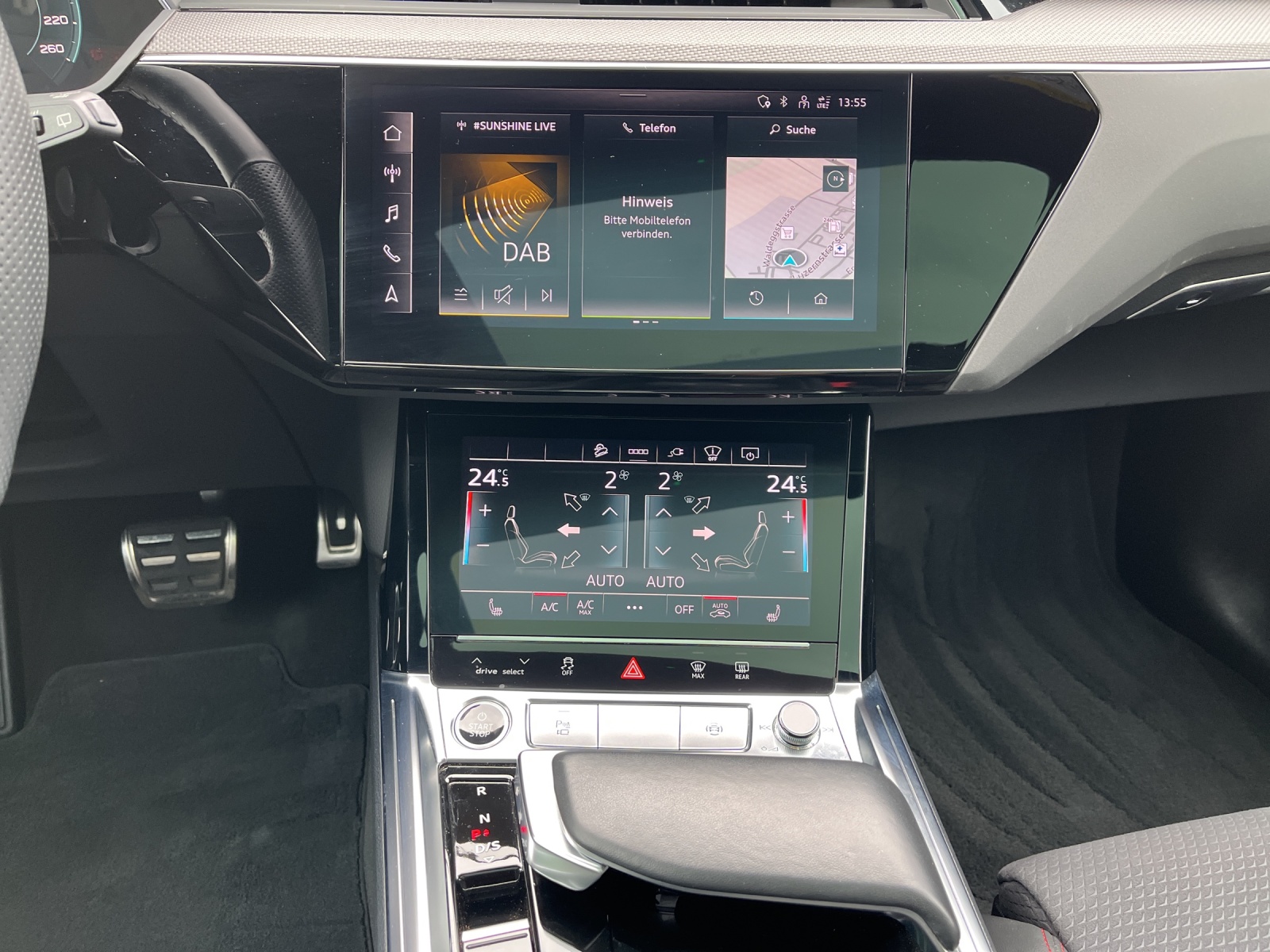AUDI Q8 50 e-tron Black Edition quattro-image-11