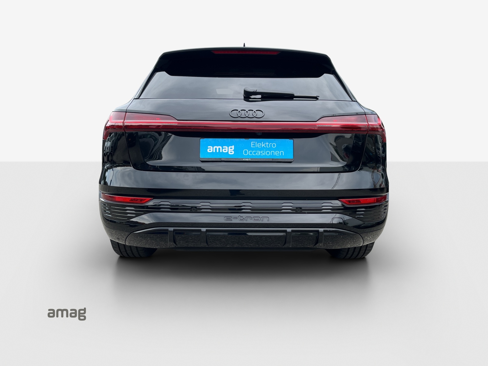 AUDI Q8 50 e-tron Black Edition quattro-image-4