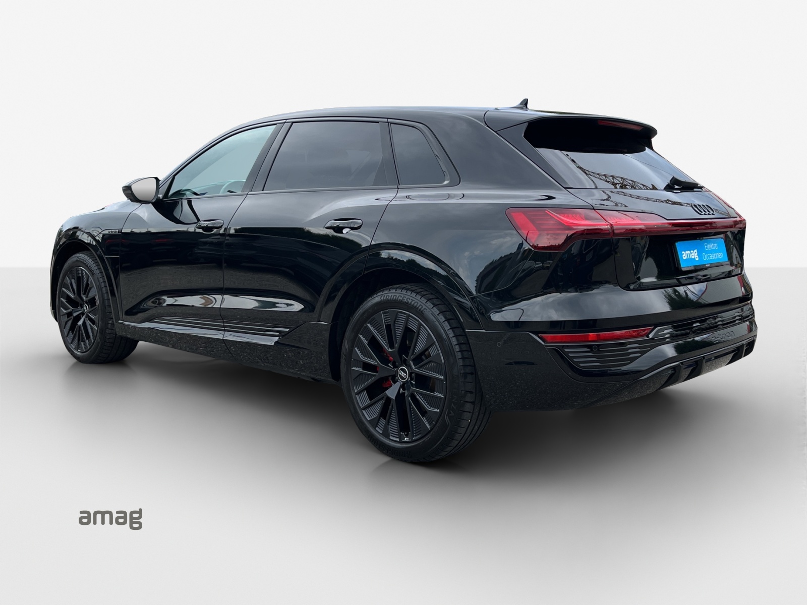 AUDI Q8 50 e-tron Black Edition quattro-showroom-element-2