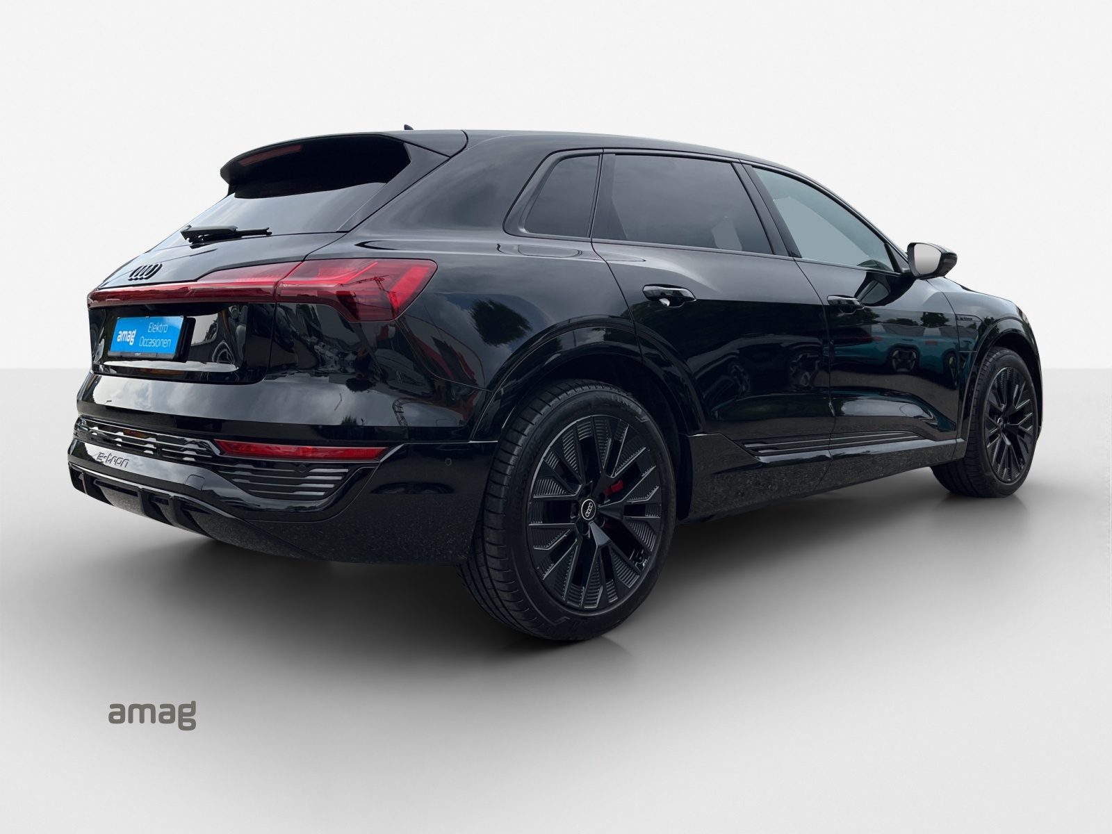 AUDI Q8 50 e-tron Black Edition quattro-image-5