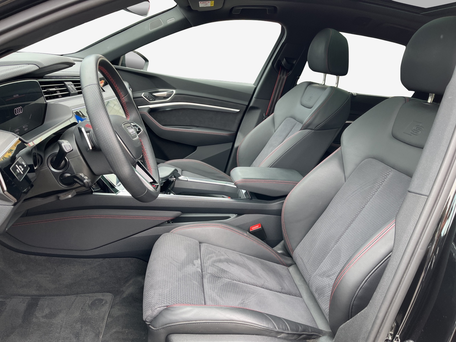 AUDI Q8 50 e-tron Black Edition quattro-image-8