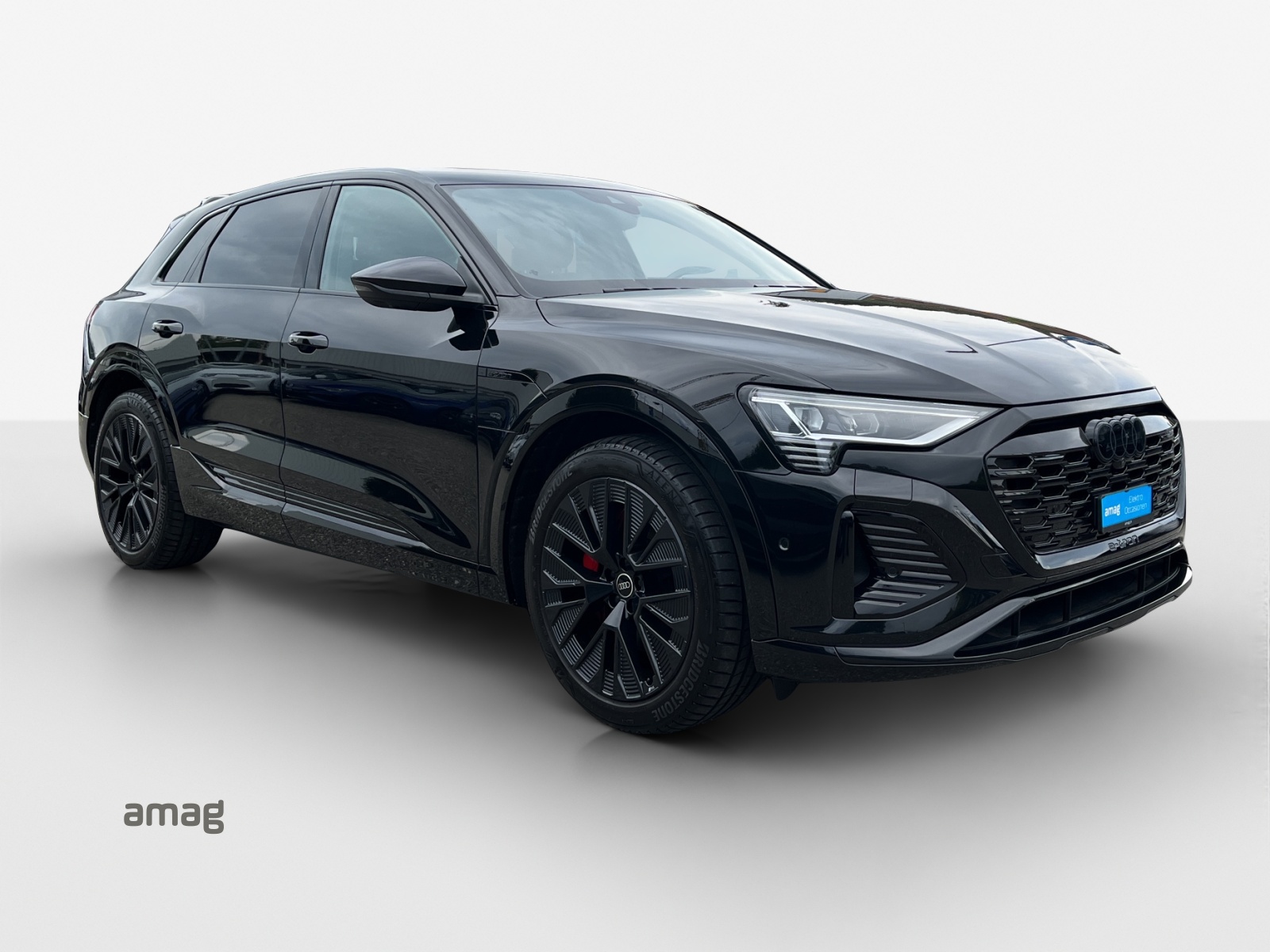 AUDI Q8 50 e-tron Black Edition quattro-image-6