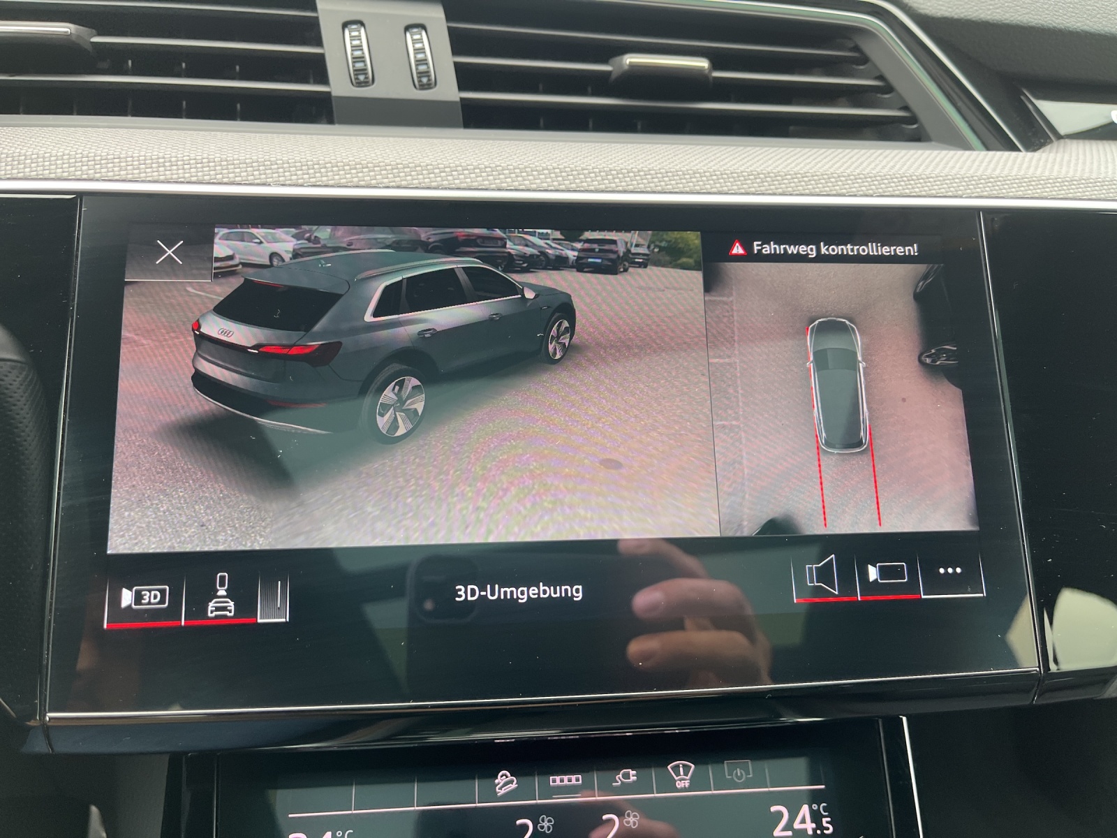 AUDI Q8 50 e-tron Black Edition quattro-image-15