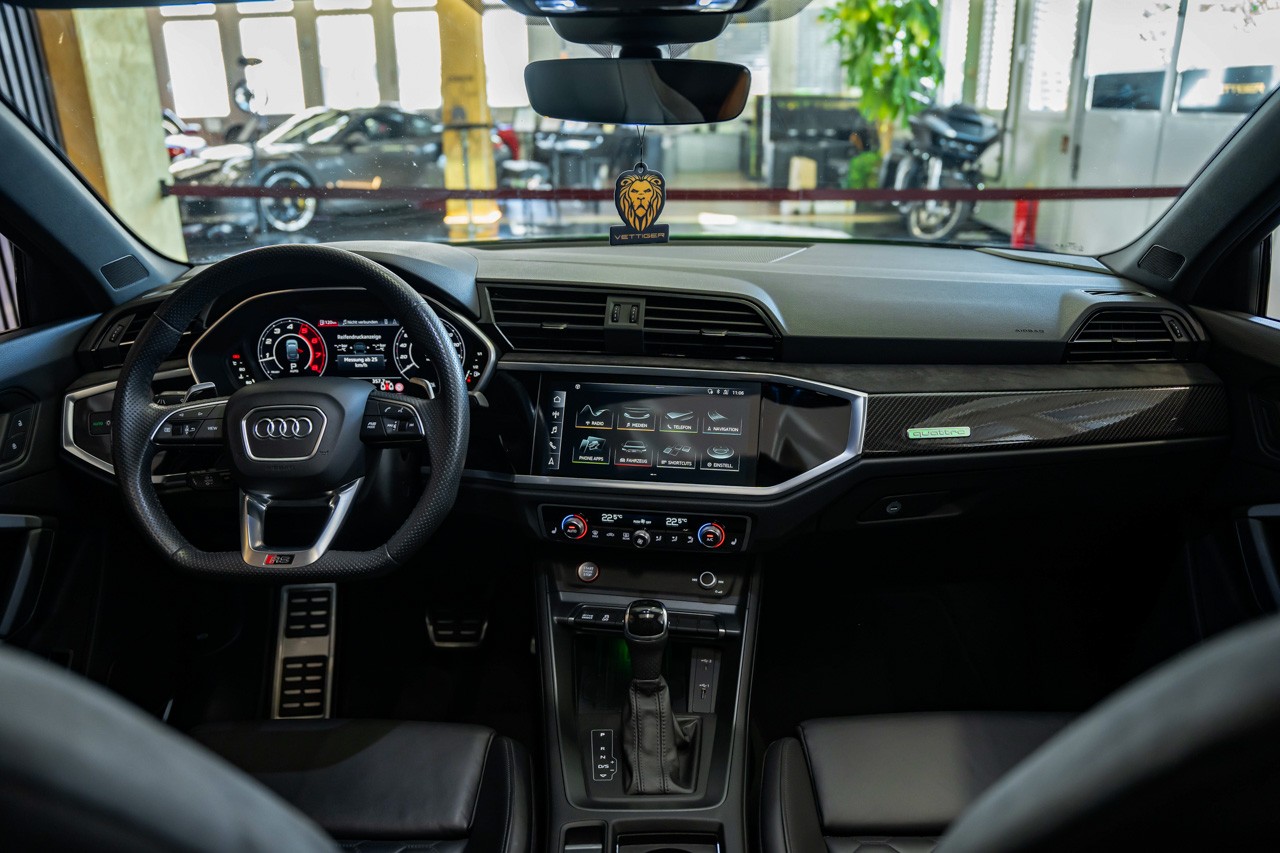 AUDI RS Q3 Sportback quattro S tronic-image-11
