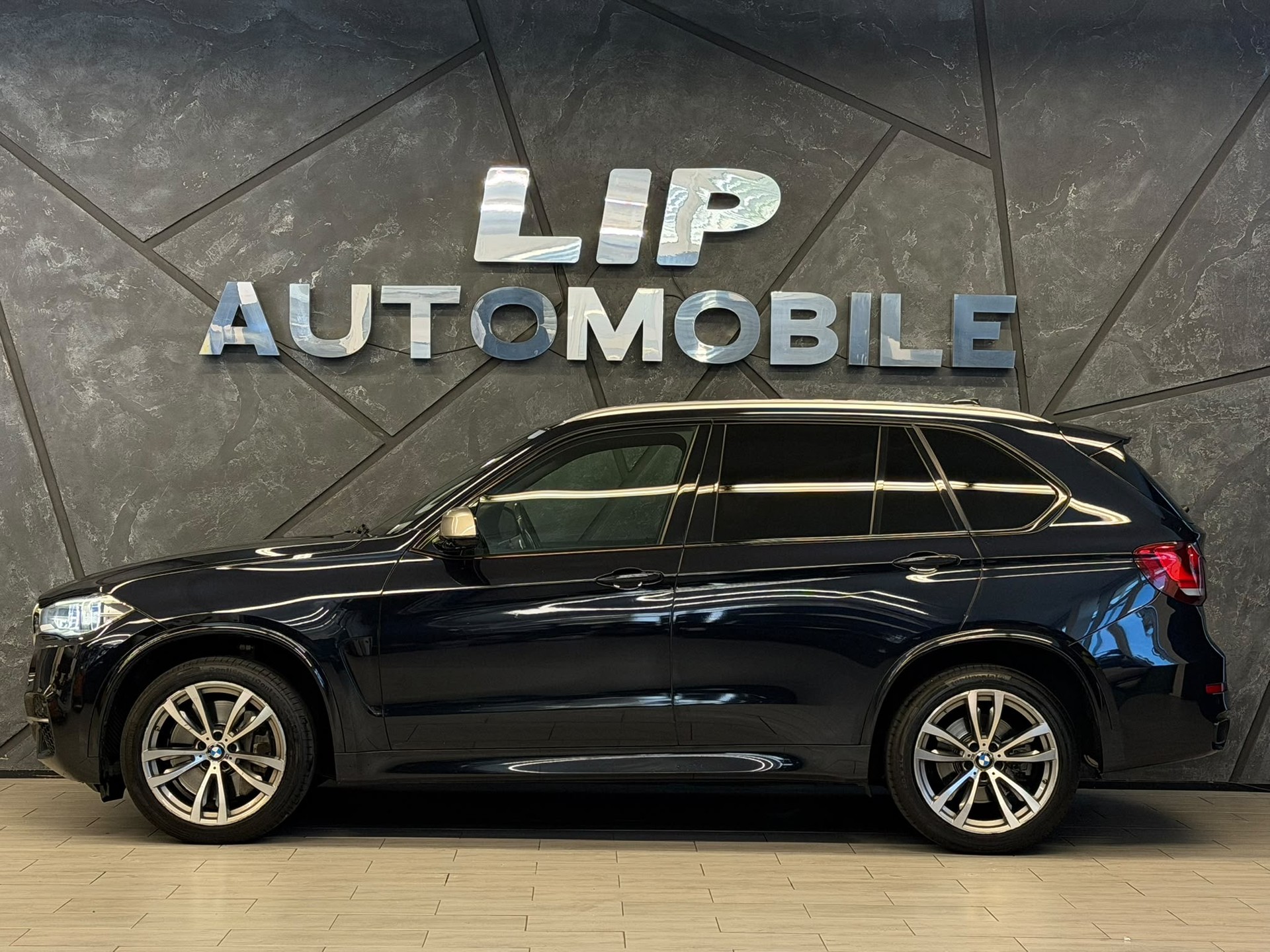 BMW X5 xDrive M50d Steptronic-showroom-element-3