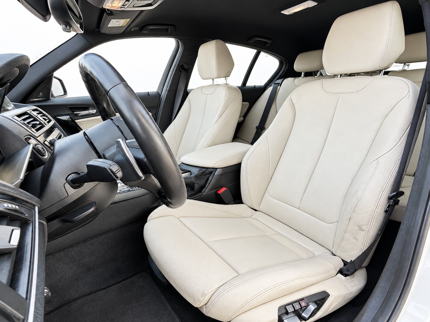 BMW M135i xDrive Steptronic-image-11