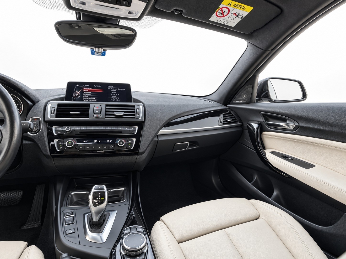 BMW M135i xDrive Steptronic-image-15