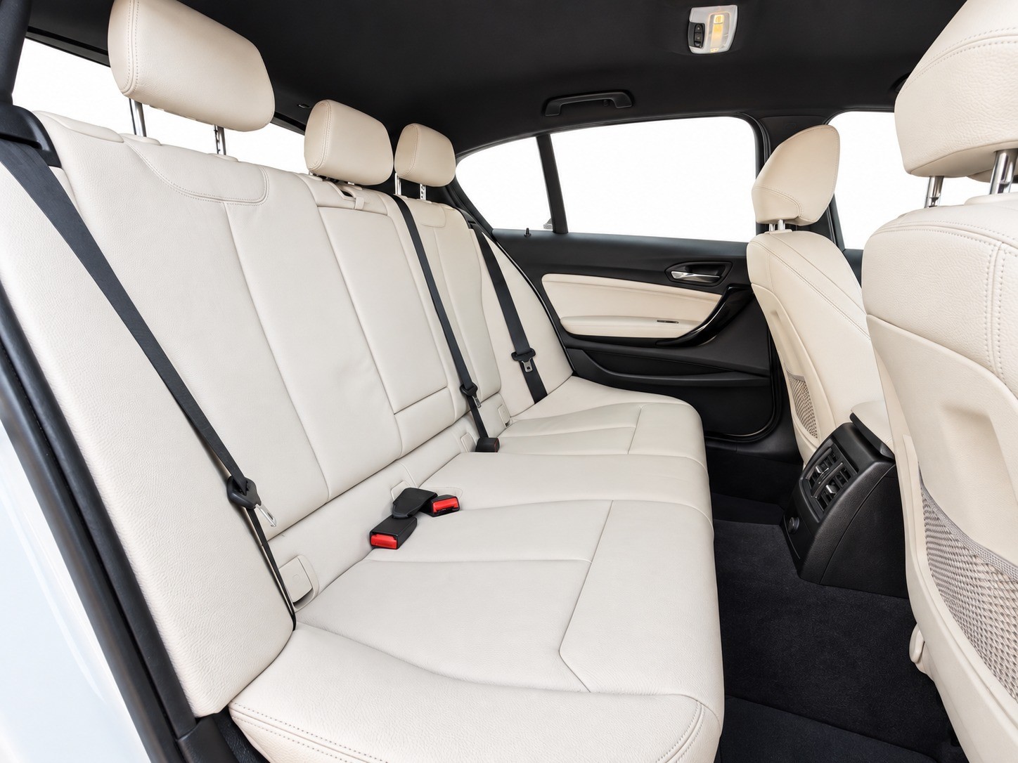 BMW M135i xDrive Steptronic-image-17