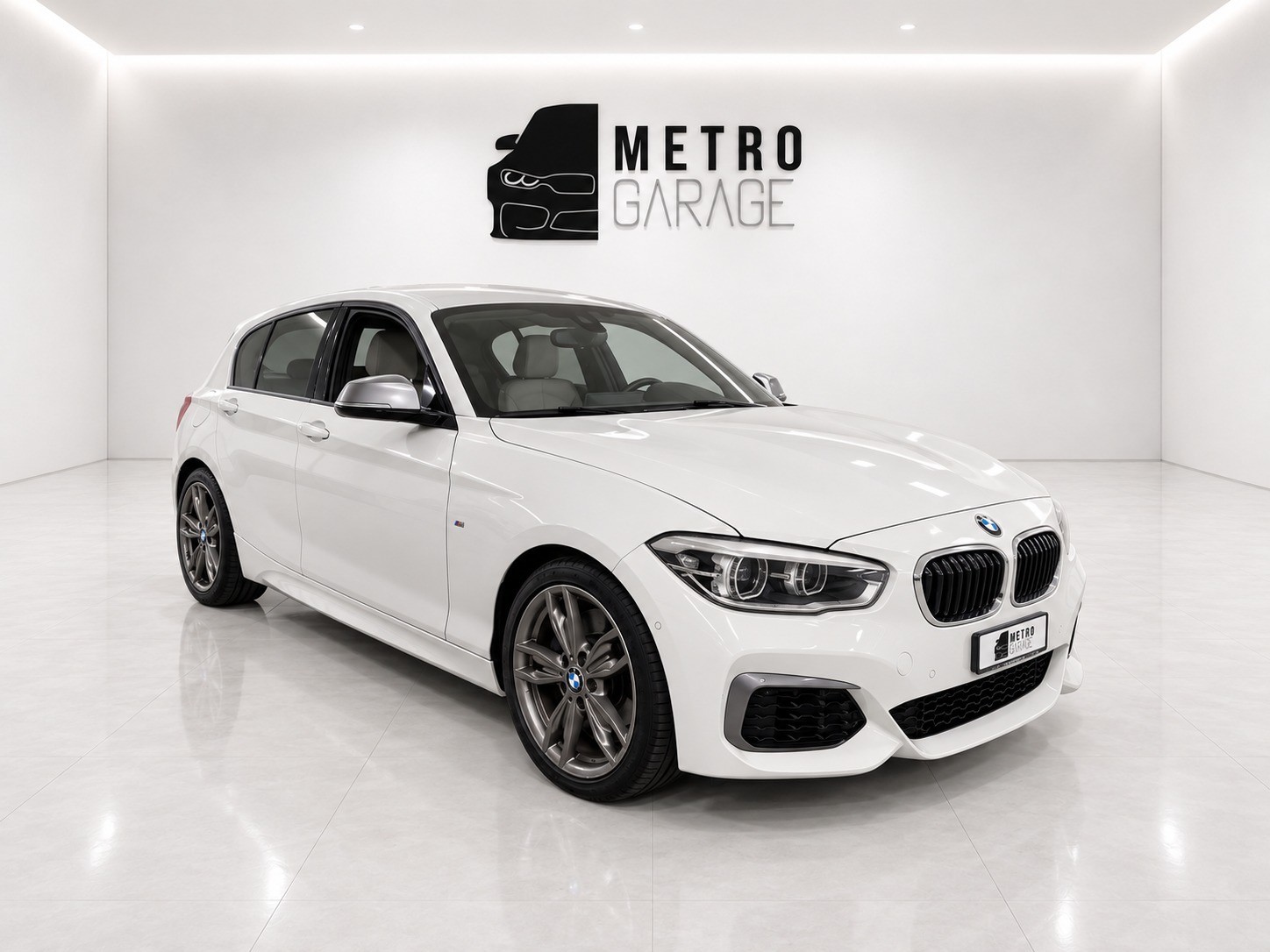 BMW M135i xDrive Steptronic-image-6