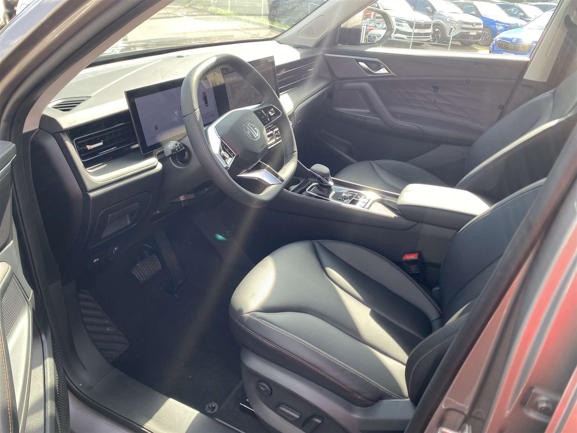 MG HS 1.5 T HEV+ Luxury 224PS Automat-showroom-element-3
