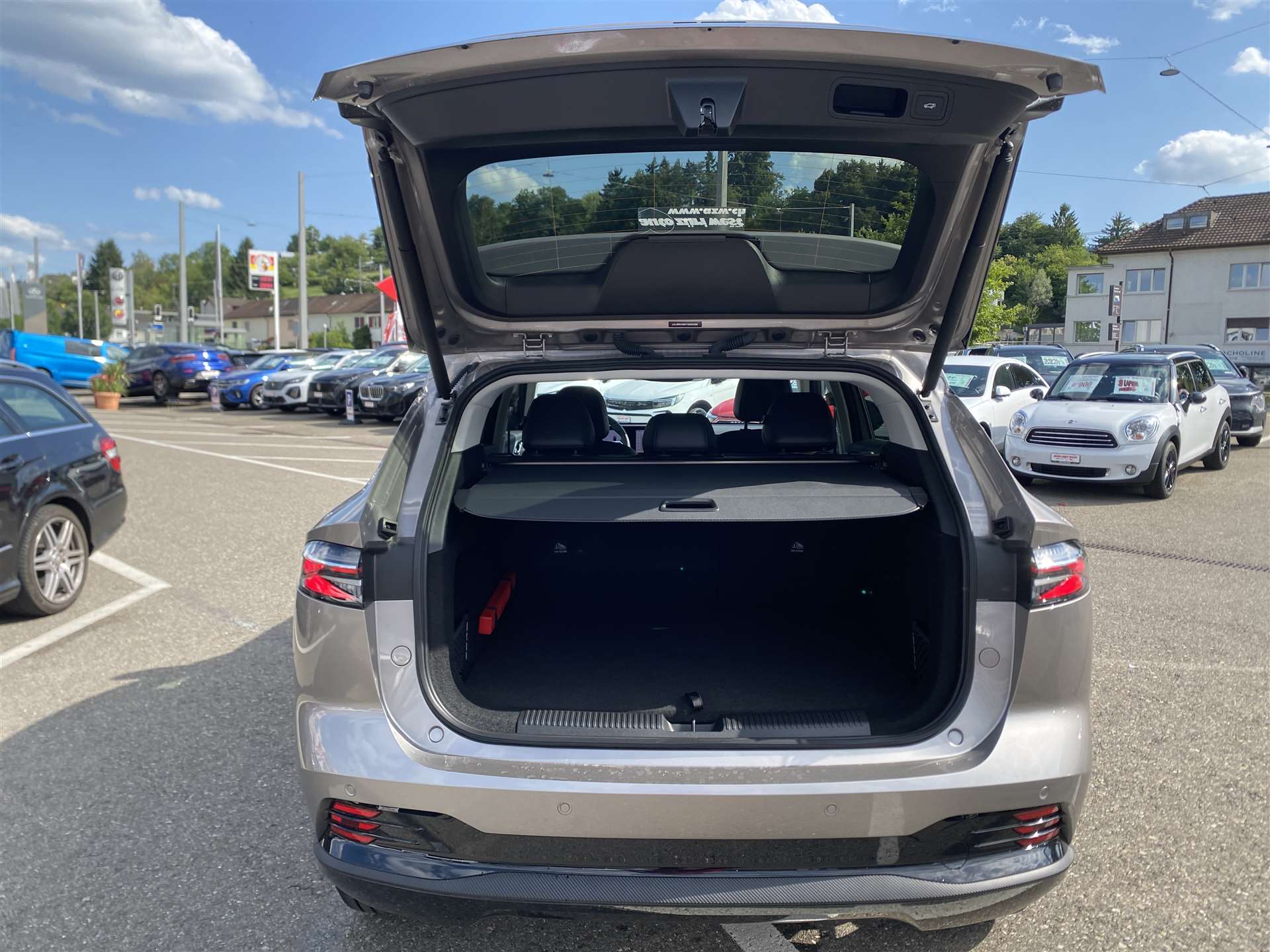MG HS 1.5 T HEV+ Luxury 224PS Automat-image-10