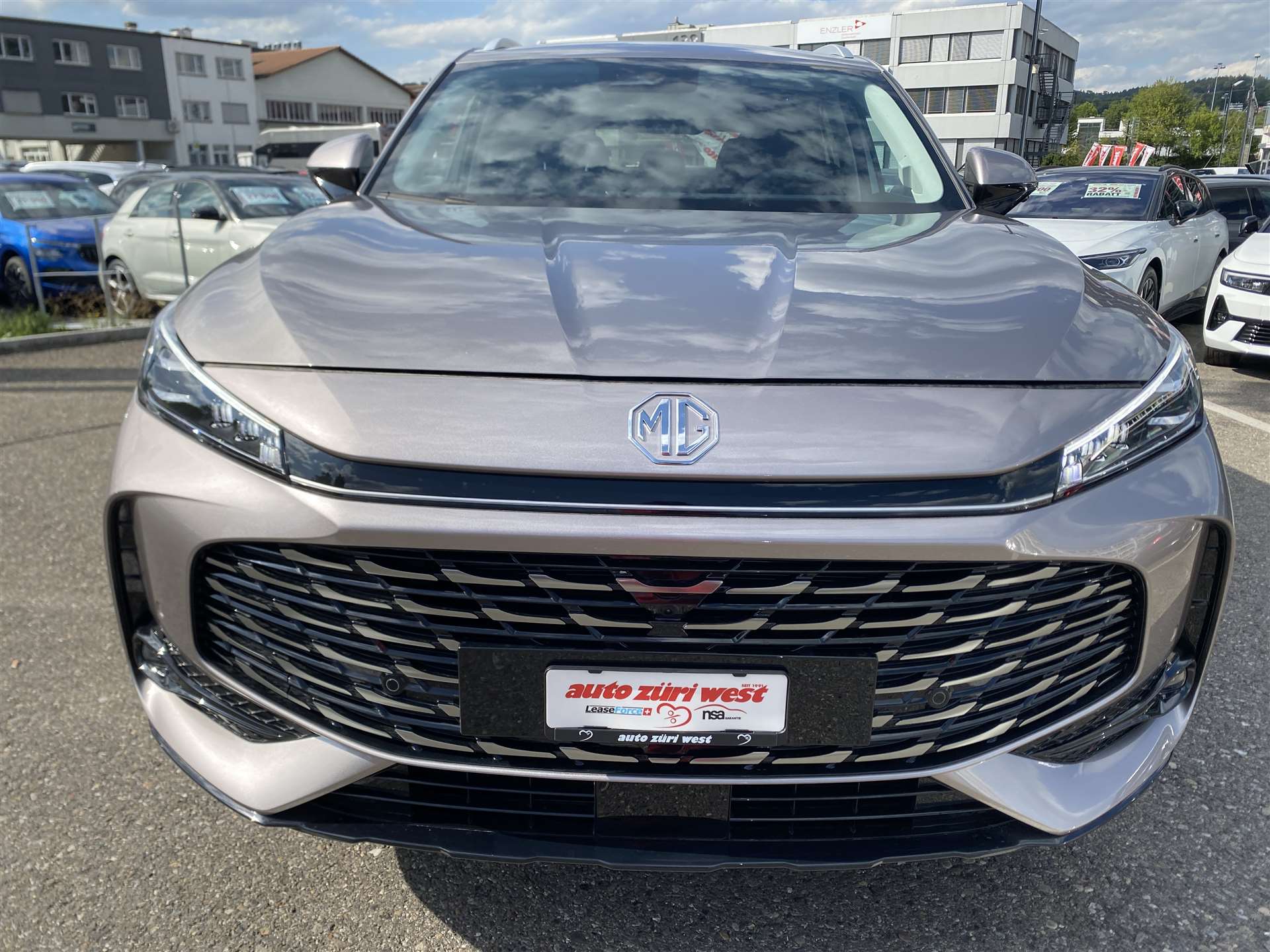 MG HS 1.5 T HEV+ Luxury 224PS Automat-image-5