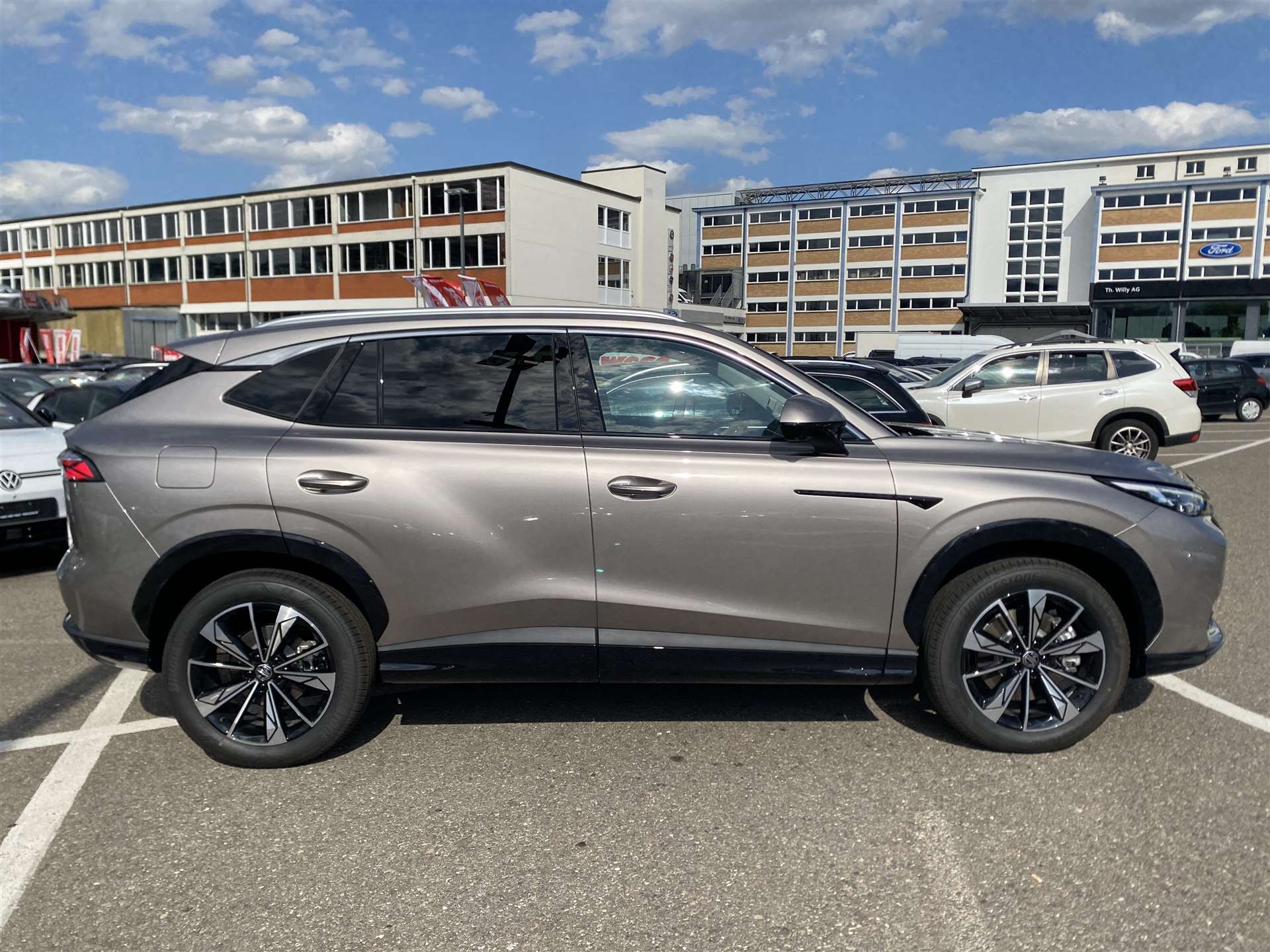 MG HS 1.5 T HEV+ Luxury 224PS Automat-image-14