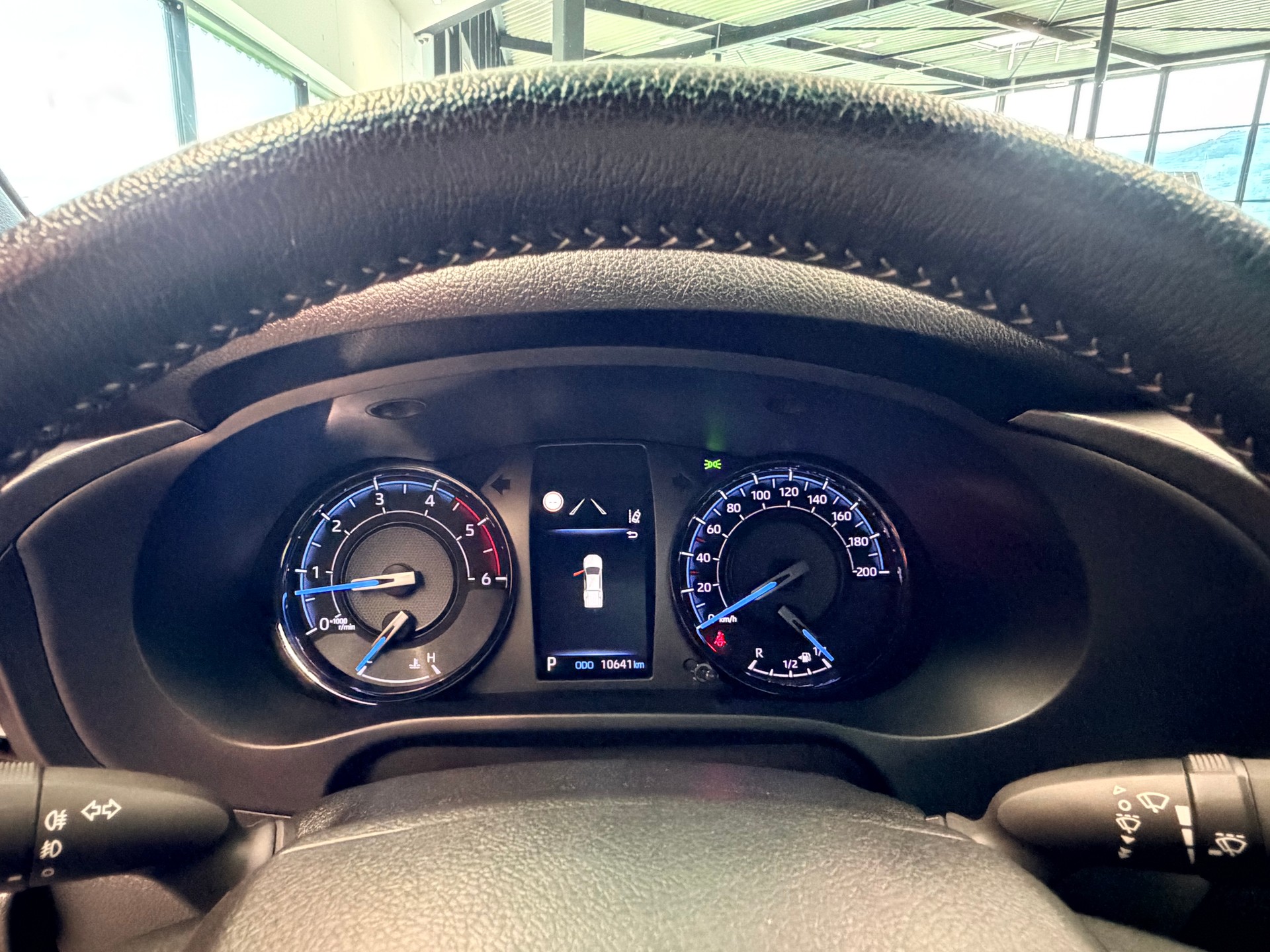 TOYOTA Hilux 2.8d MHEV Invincible Double Cab 4x4-image-25
