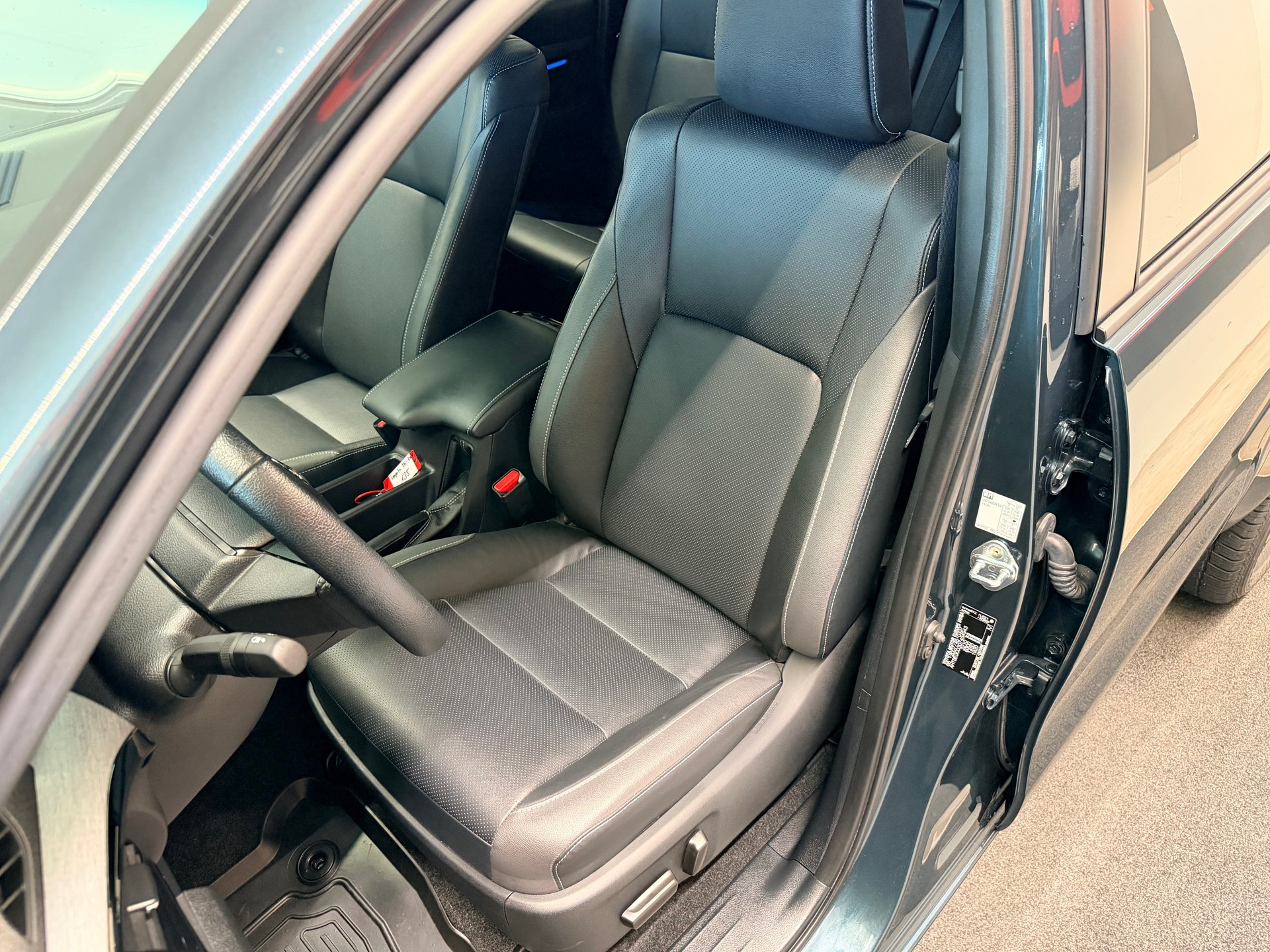 TOYOTA Hilux 2.8d MHEV Invincible Double Cab 4x4-image-15