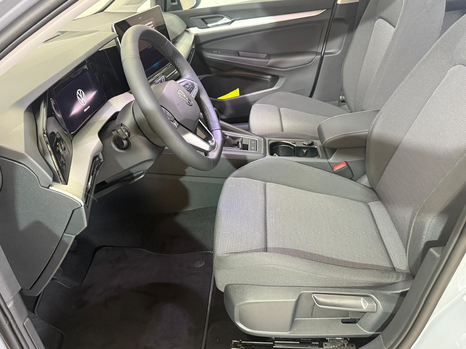 VW Golf 1.5 TSI Basis-image-9