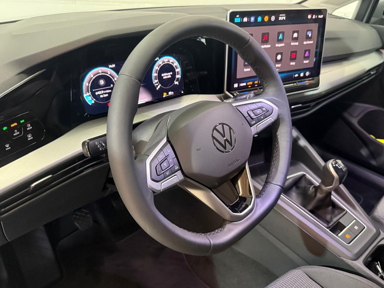 VW Golf 1.5 TSI Basis-image-8