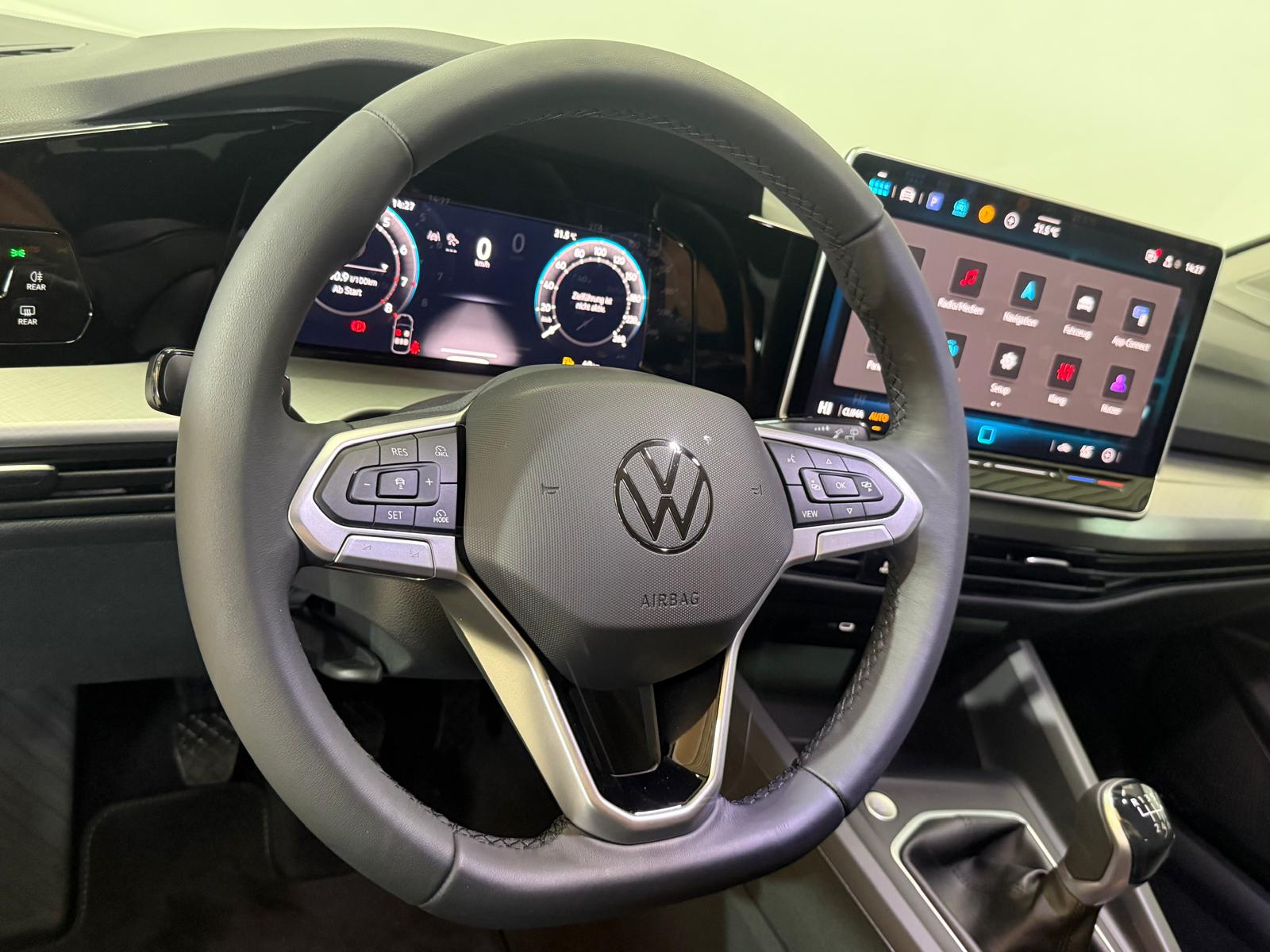 VW Golf 1.5 TSI Basis-image-5