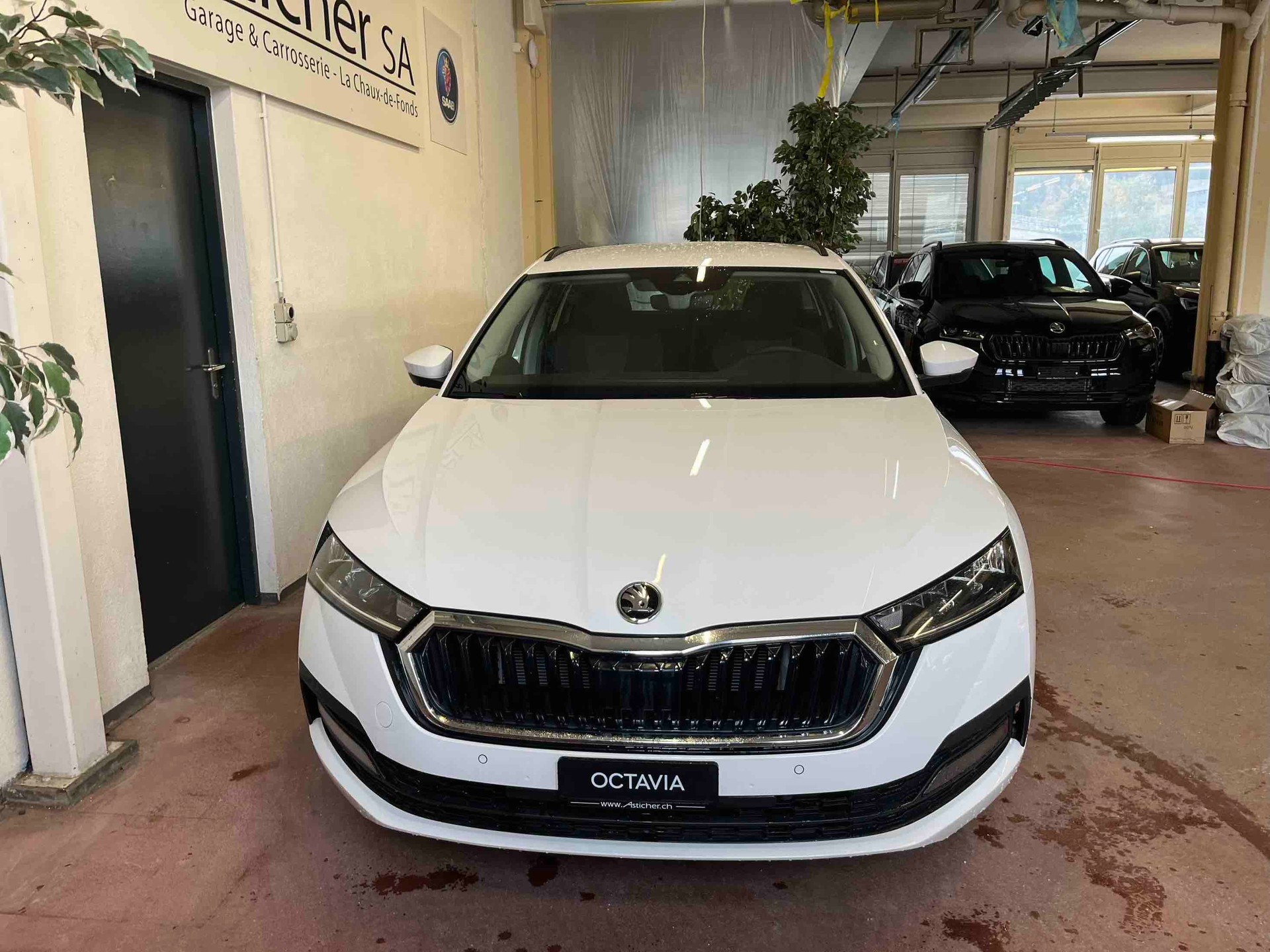 SKODA Octavia Combi 2.0 TDI DSG Ambition-showroom-element-1