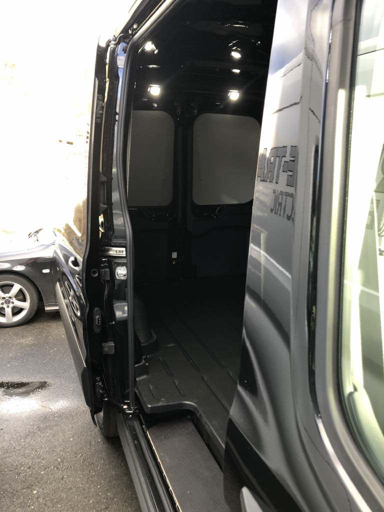FORD E-Transit Van 350 L2H2 67kWh Trend-image-6