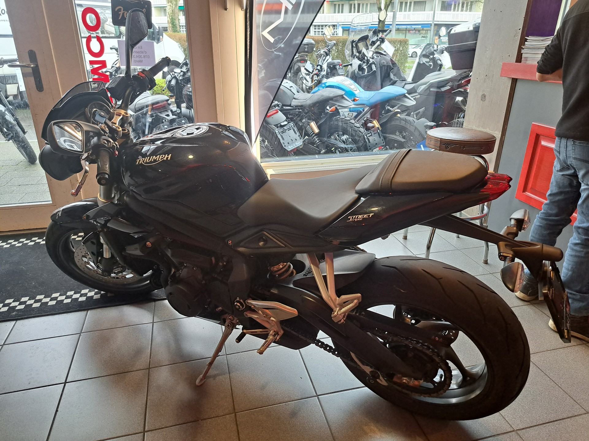 TRIUMPH Street Triple-image-1