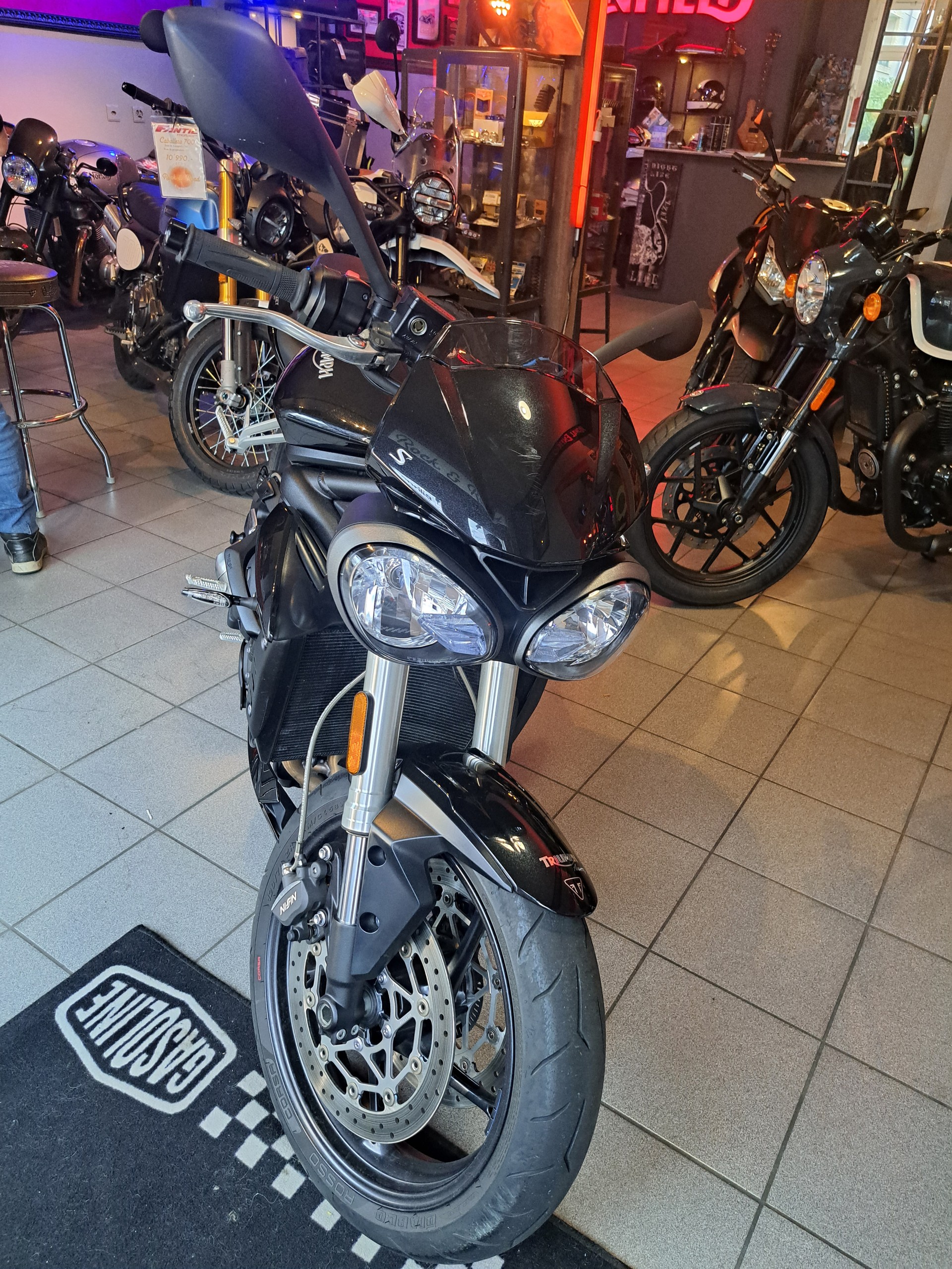 TRIUMPH Street Triple-image-4