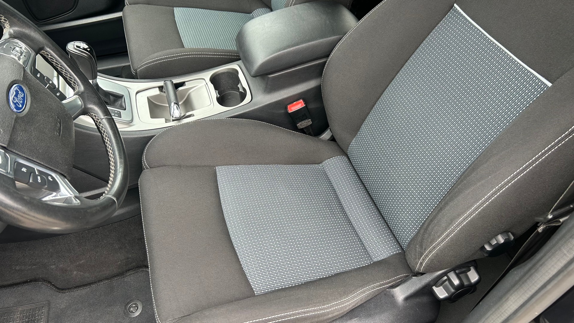 FORD S-Max 2.0 TDCi KNIE-Edition PowerShift-showroom-element-3