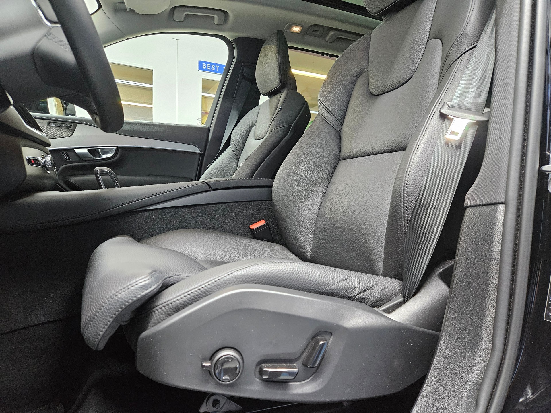VOLVO XC90 T8 eAWD PluginHybrid Plus Dark Geartronic-image-6