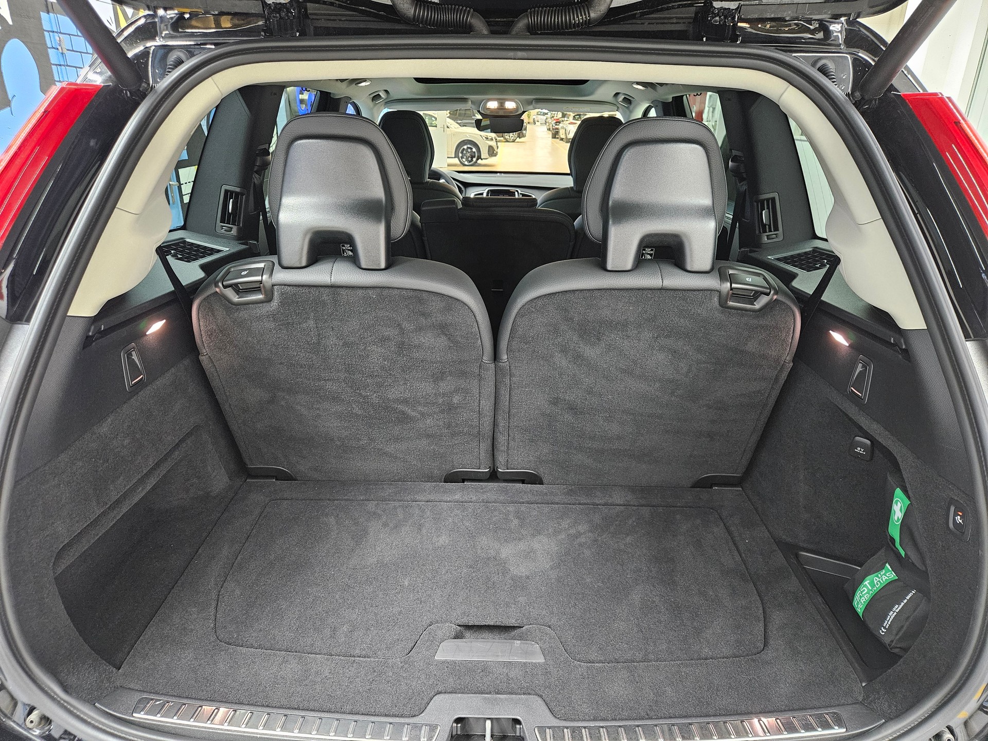 VOLVO XC90 T8 eAWD PluginHybrid Plus Dark Geartronic-image-12