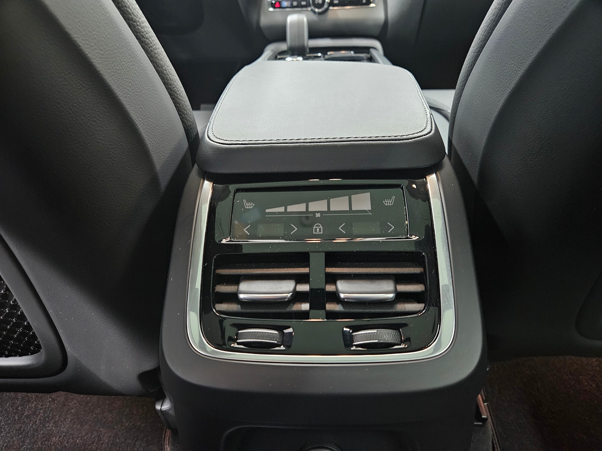 VOLVO XC90 T8 eAWD PluginHybrid Plus Dark Geartronic-image-14
