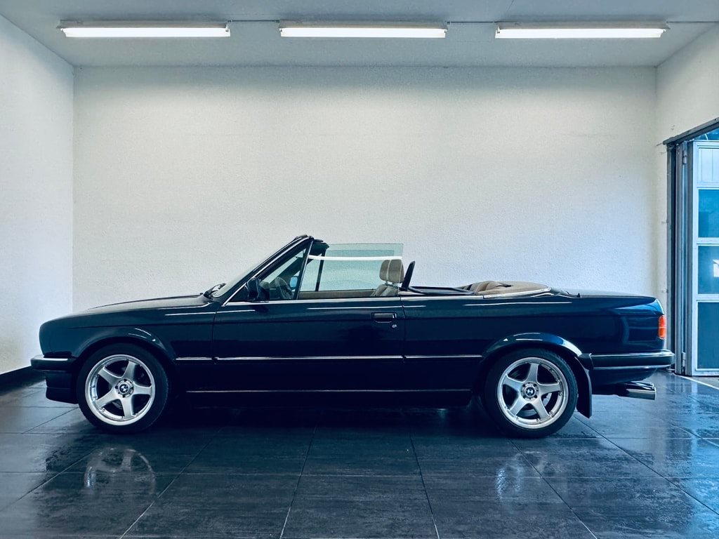 BMW 325 i Cabrio-image-10