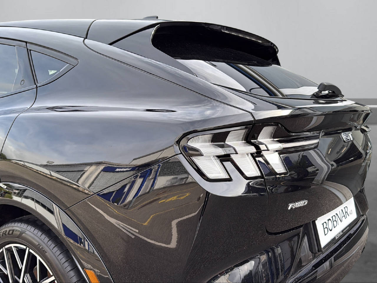 FORD Mustang Mach-E Extended GT AWD-image-5