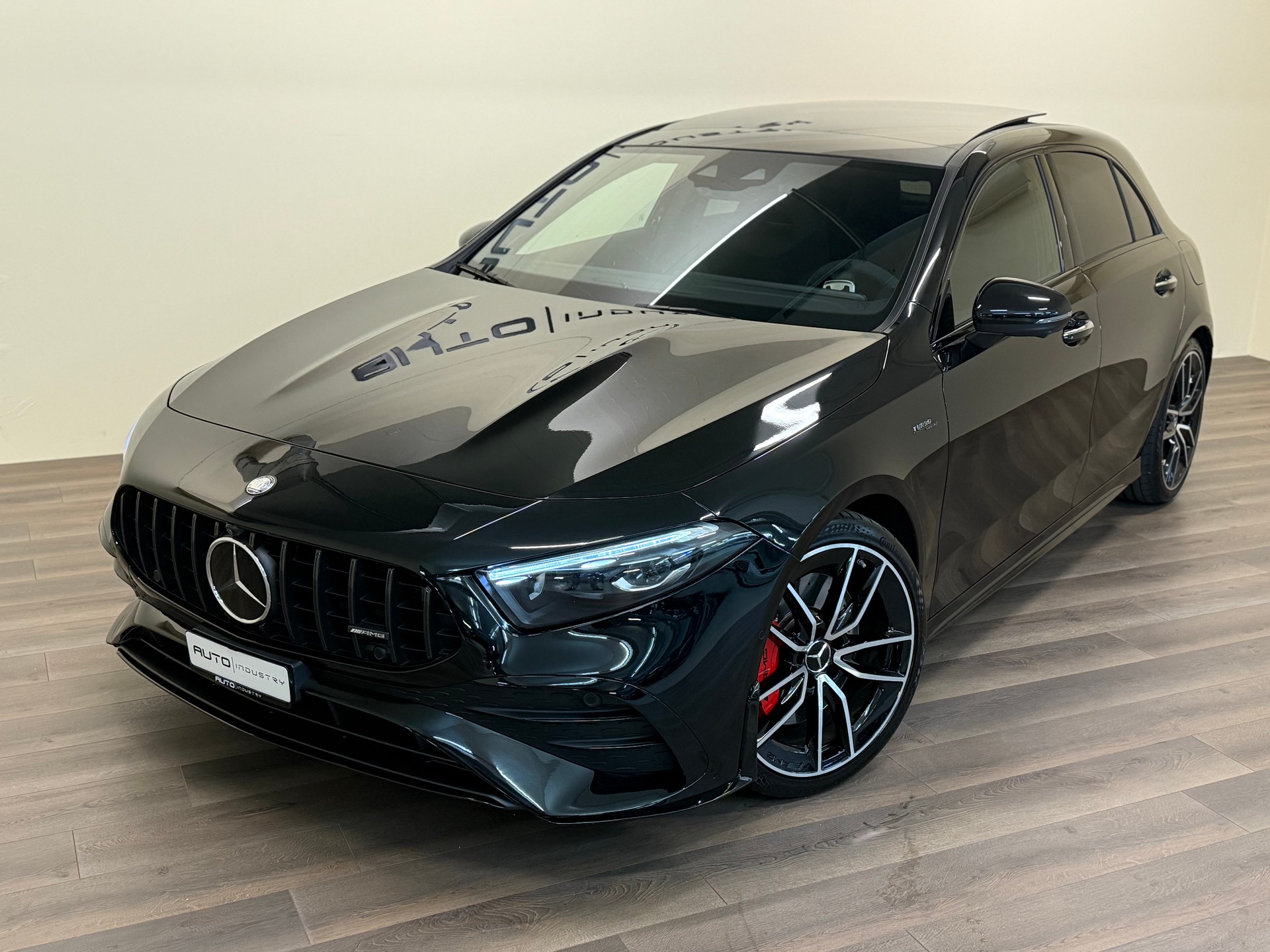 MERCEDES-BENZ A AMG 35 4Matic 8G-DCT-showroom-element-1