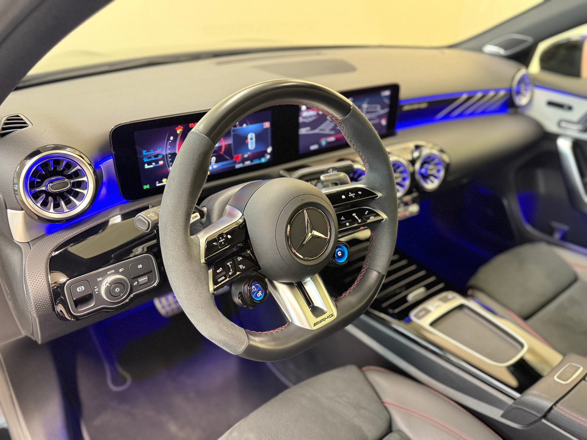 MERCEDES-BENZ A AMG 35 4Matic 8G-DCT-image-14