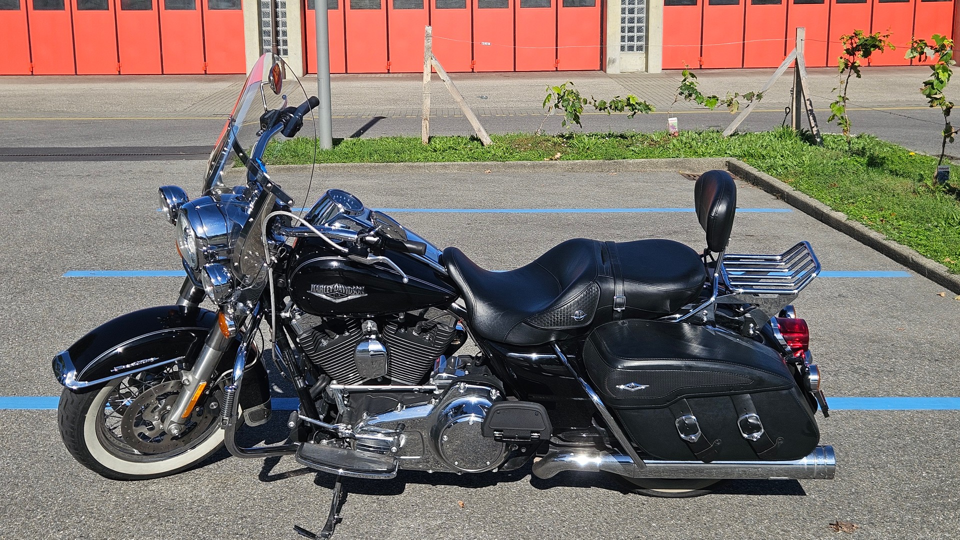 HARLEY-DAVIDSON FLHRC Road King Classic 103 ABS-image-4