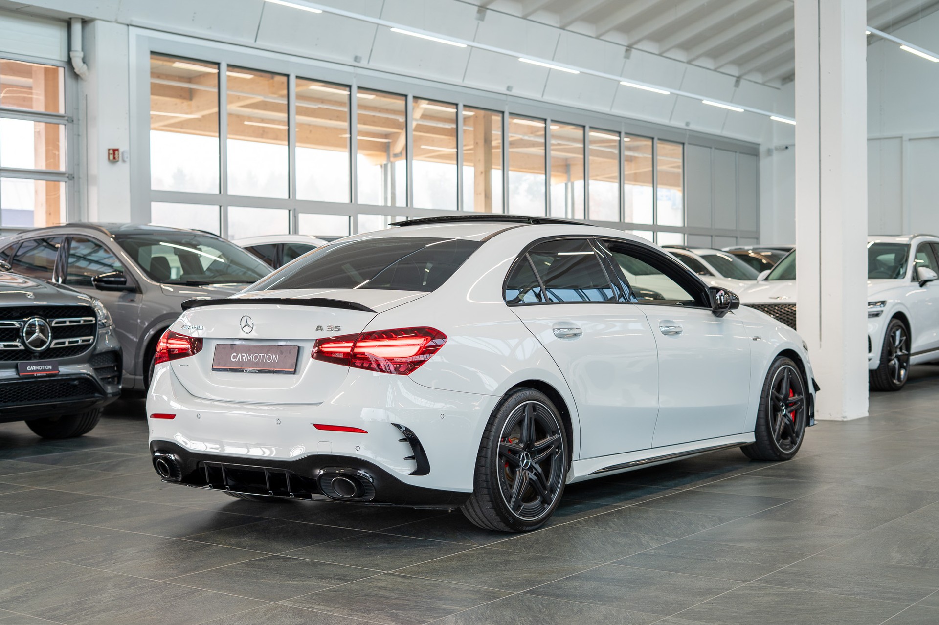 MERCEDES-BENZ A 35 AMG 4matic Limousine / Facelift / Performance Auspuff / Panorama-showroom-element-3