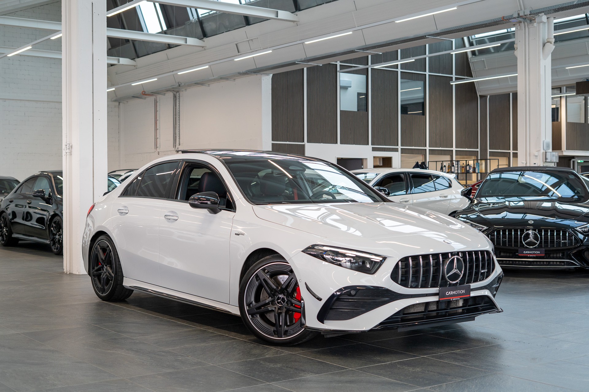MERCEDES-BENZ A 35 AMG 4matic Limousine / Facelift / Performance Auspuff / Panorama-showroom-element-2