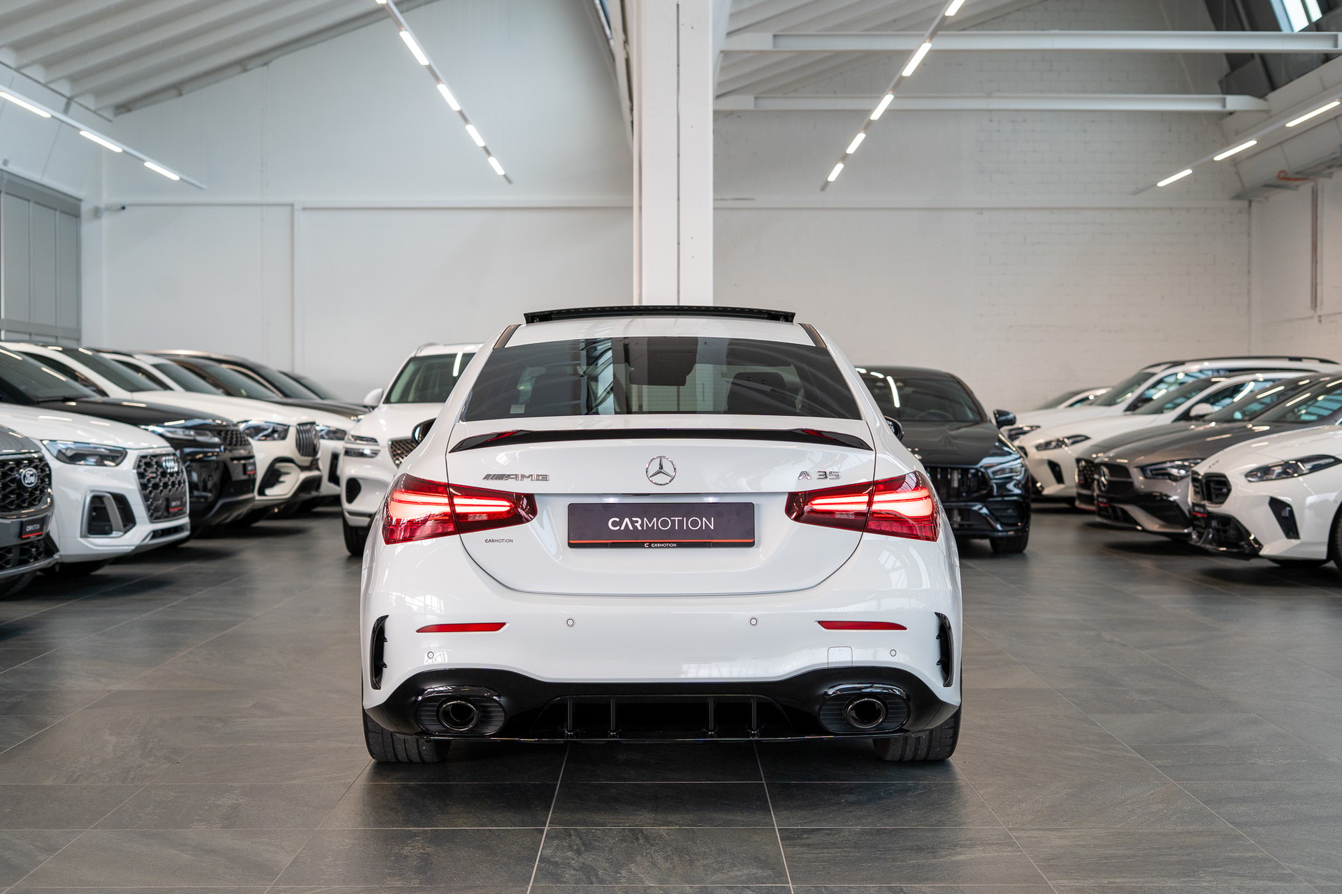 MERCEDES-BENZ A 35 AMG 4matic Limousine / Facelift / Performance Auspuff / Panorama-image-4