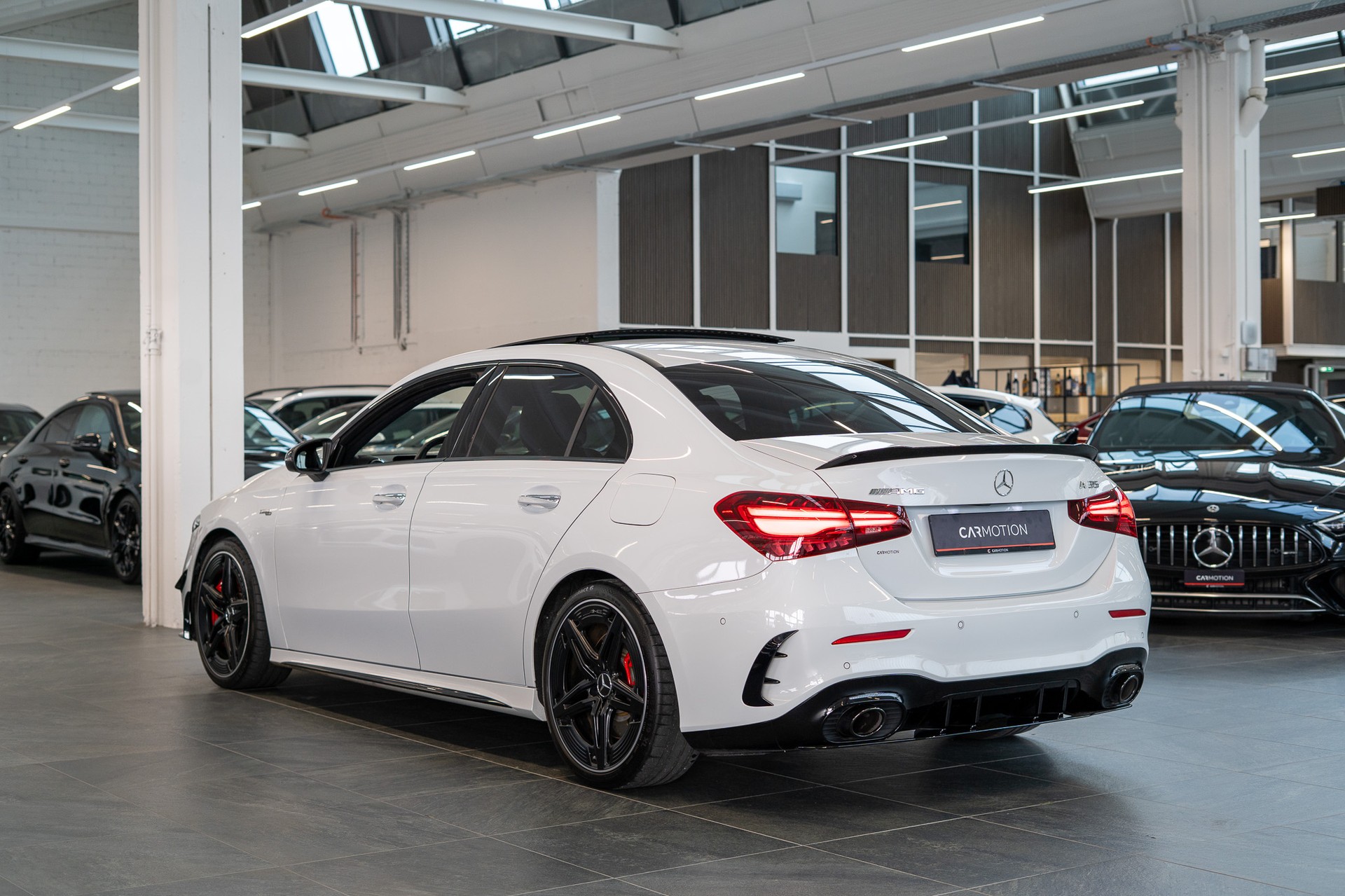 MERCEDES-BENZ A 35 AMG 4matic Limousine / Facelift / Performance Auspuff / Panorama-image-6