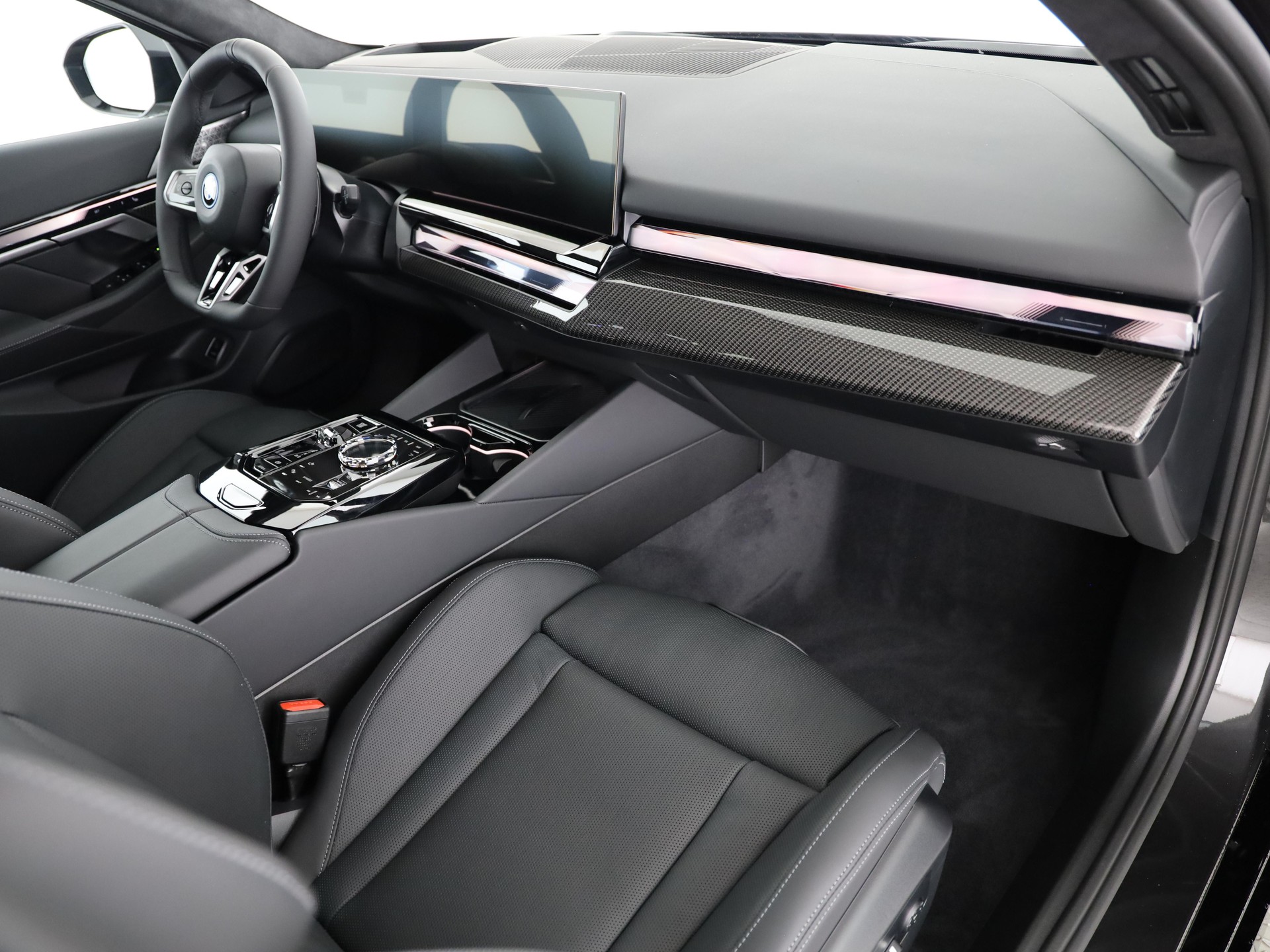 BMW 550e xDrive Touring-image-13