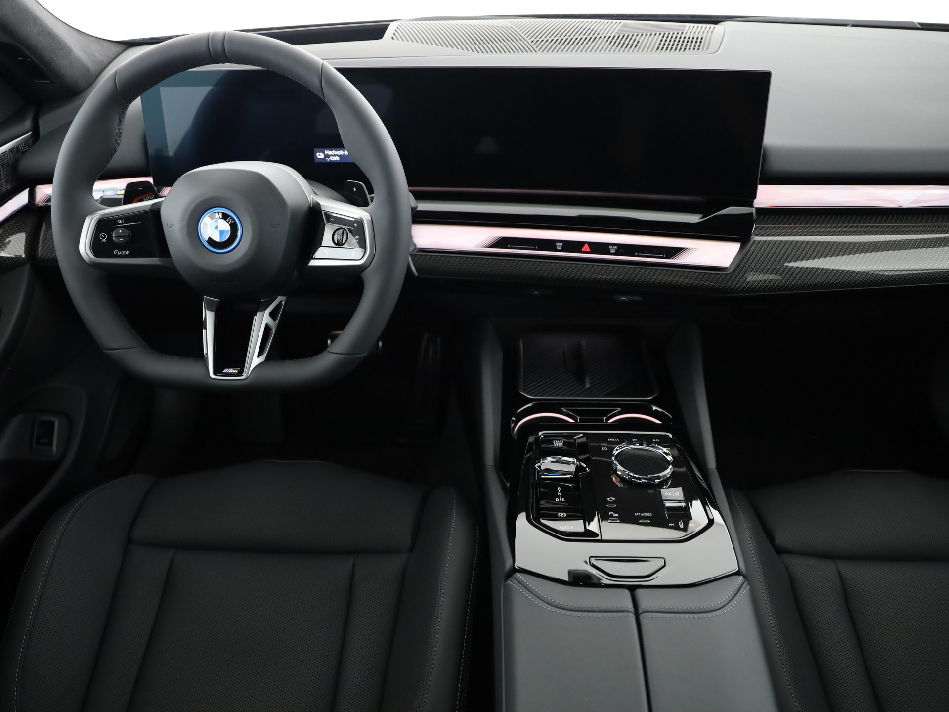BMW 550e xDrive Touring-image-16