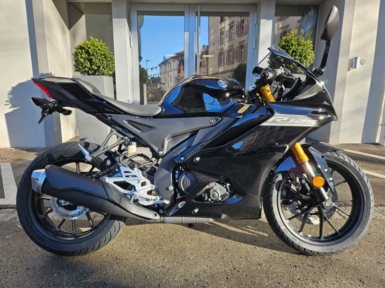YAMAHA YZF-R 125 ABS-image-1