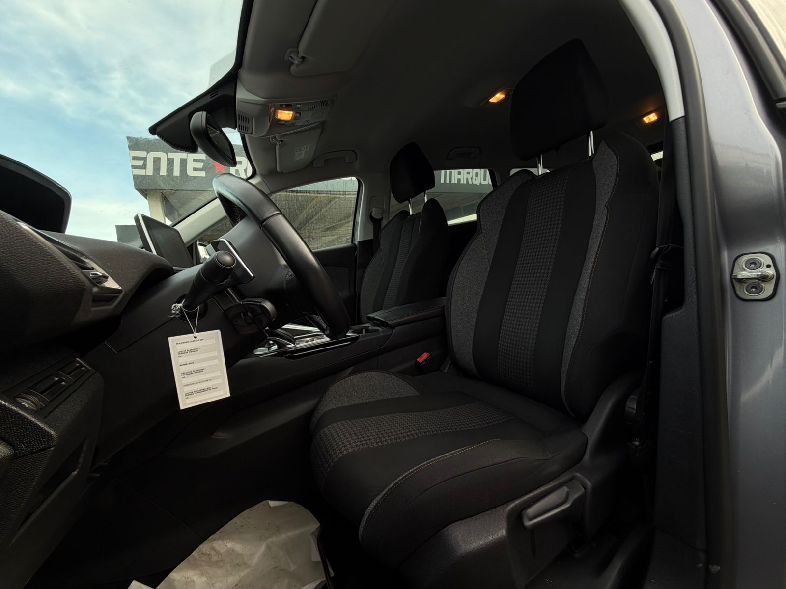 PEUGEOT 5008 1.2 Pure Tech Business Line EAT-image-10