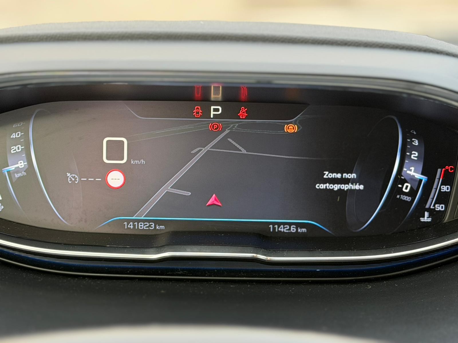 PEUGEOT 5008 1.2 Pure Tech Business Line EAT-image-6
