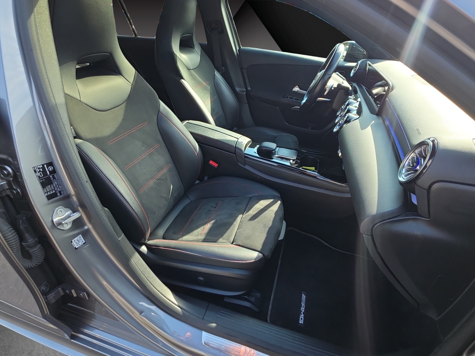 MERCEDES-BENZ A 250 AMG Line 7G-DCT-image-16