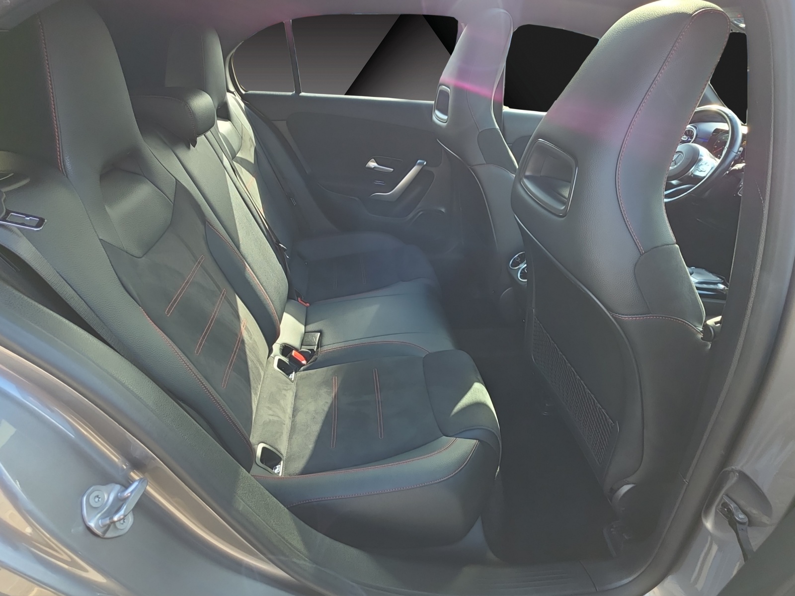 MERCEDES-BENZ A 250 AMG Line 7G-DCT-image-17