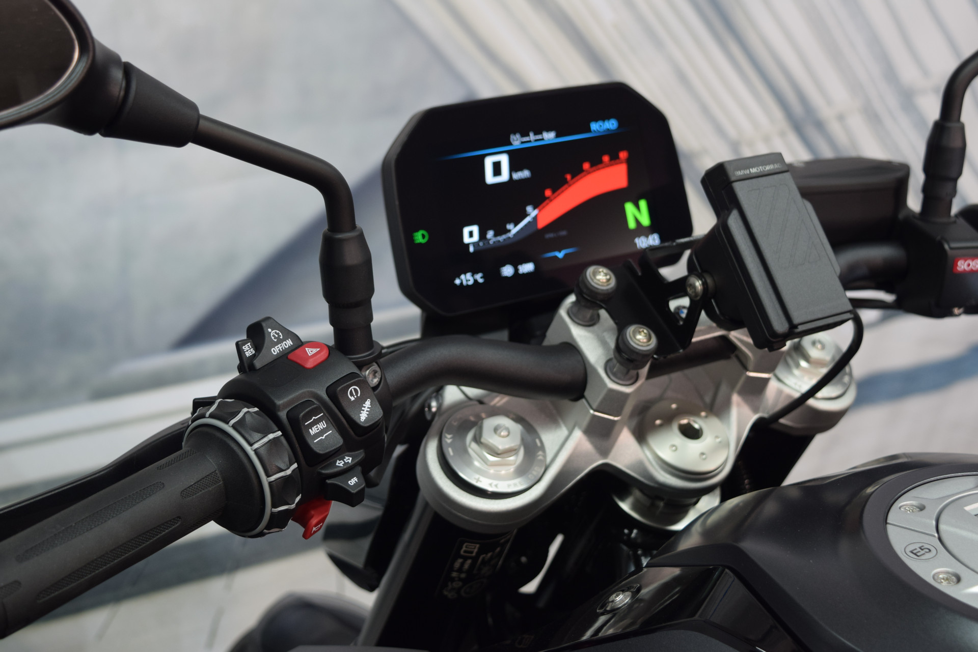 BMW F 900 R A2 Triple Black Vollausstattung 35kW-image-6